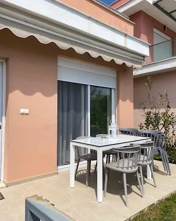 Σπίτι διακοπών 3 Floor Dionysos, For Up To 9 Guest *
